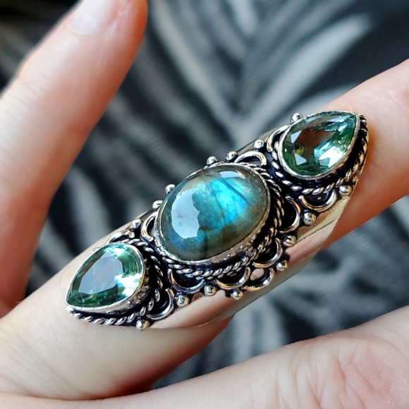 New Labradorite & Tsavorite 925 Silver Statement Ring. - Picture 5 of 16